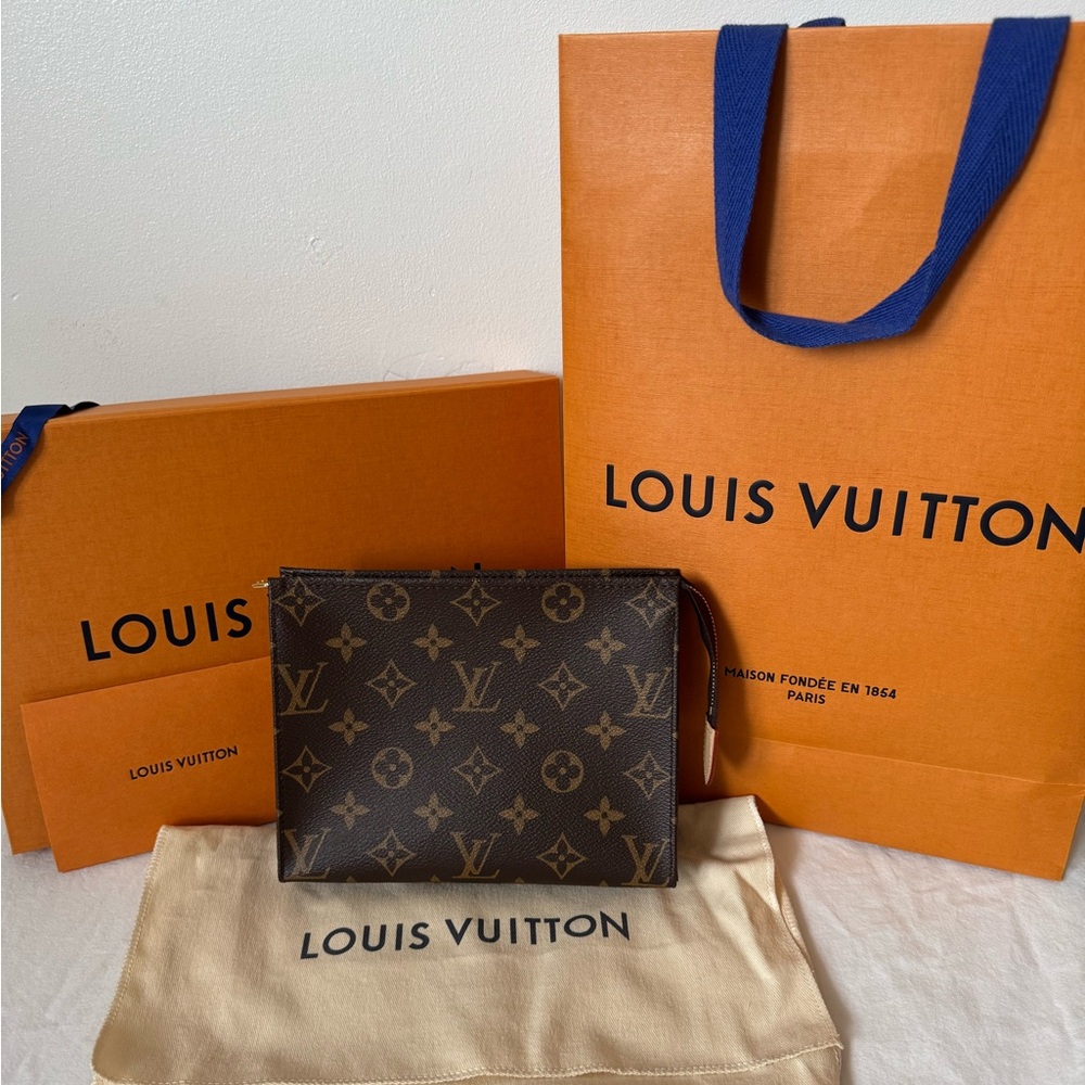 Louis Vuitton Toiletry 19